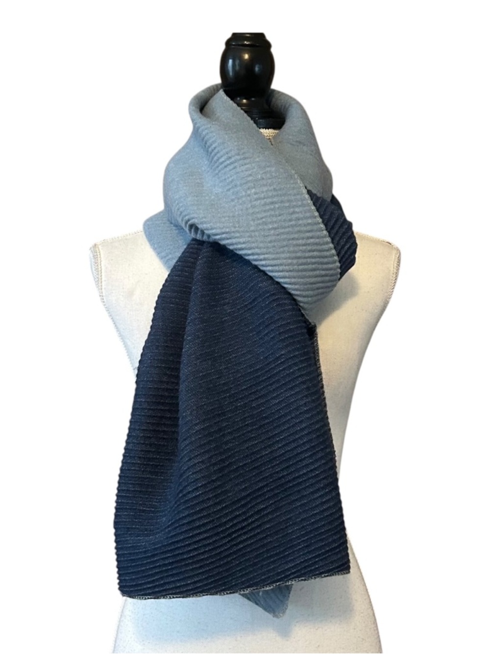 NWT‎ Calvin Klein Oversized Cozy Fall Winter Ribbed Two Tone Scarf in Blue
